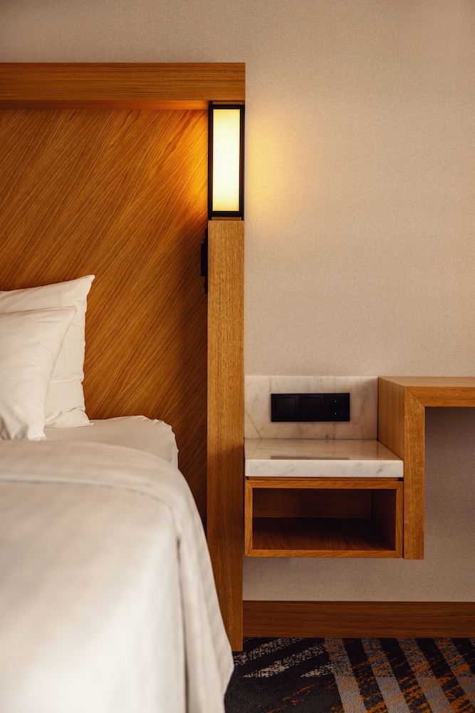 Hotel Courtyard by Marriott Tbilisi, Georgien, Tiflis. Großes 242