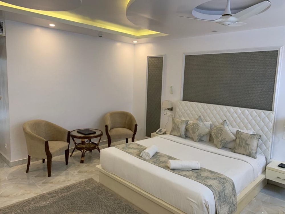 Hotel Blue Waves