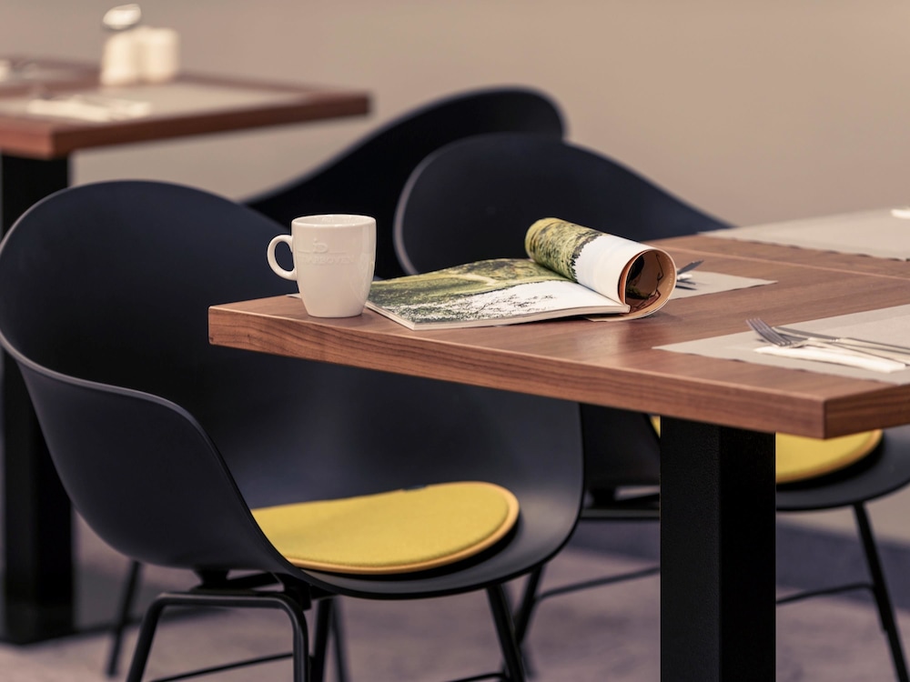 Hotel Mercure Hotel Stuttgart Zuffenhausen (ex Zuffenhausen Hotel), Deutschland, Stuttgart. Großes 213