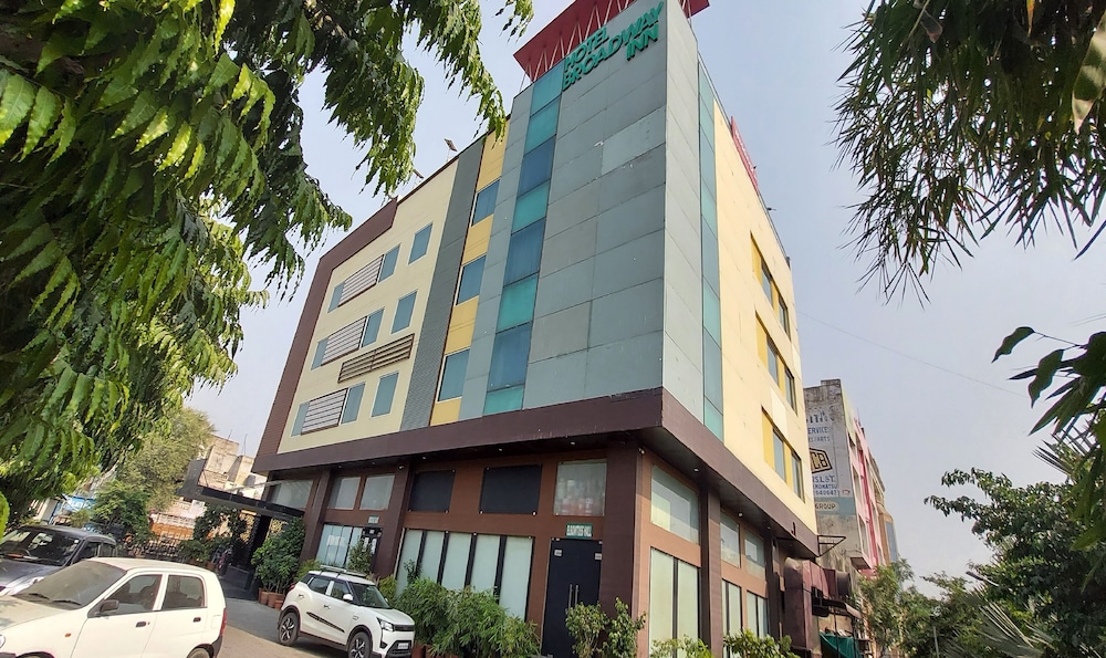 OYO 7130 Hotel Broadway