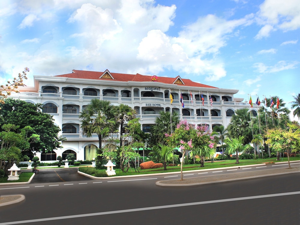 Ree Hotel