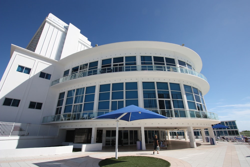 Castle Beach Suites by MiaRentals