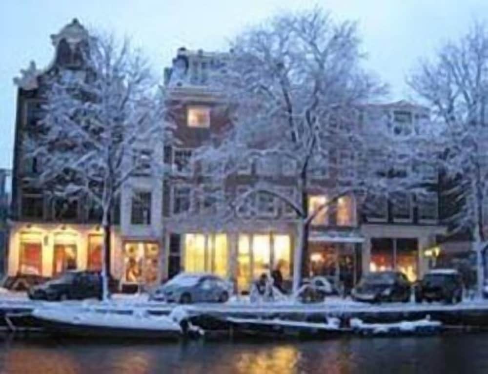 Rosalias Menagerie InnUpstairs