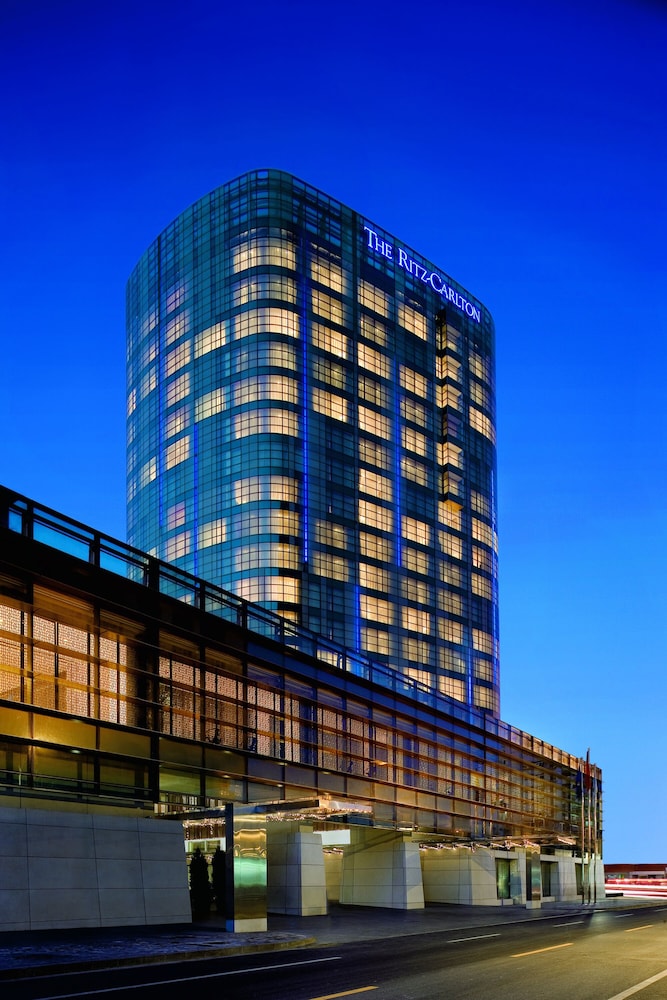 Ritz Carlton Financial Street