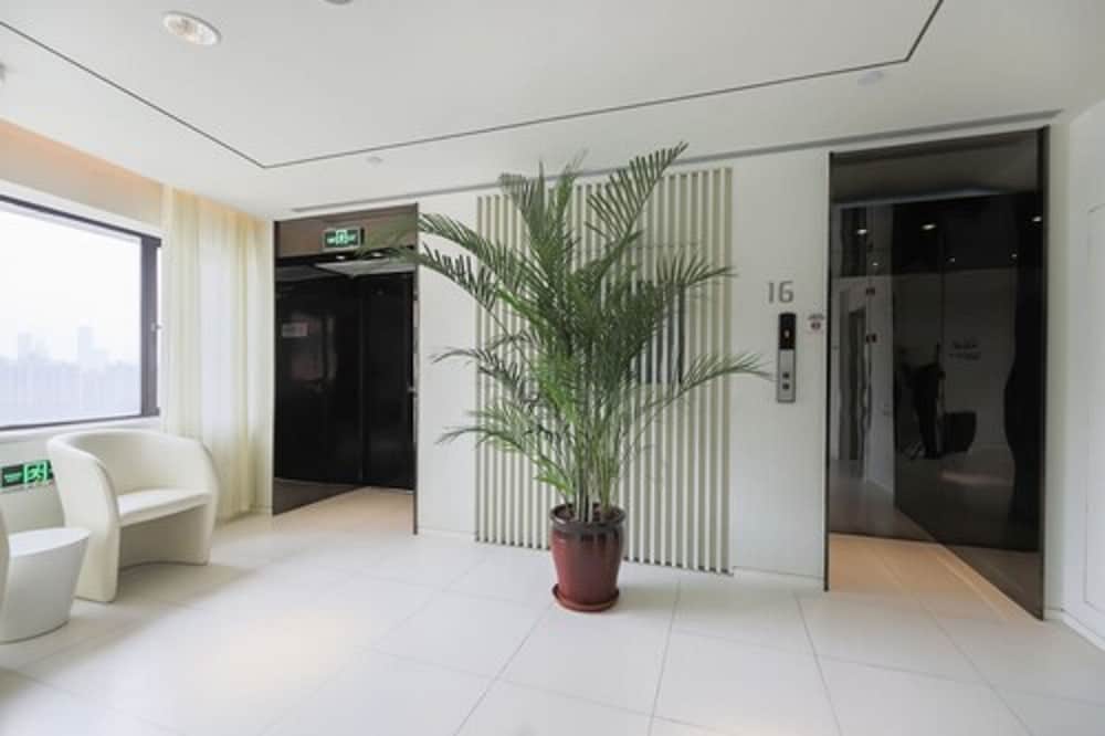 Metropolo Shanghai Hua Ting Guest House