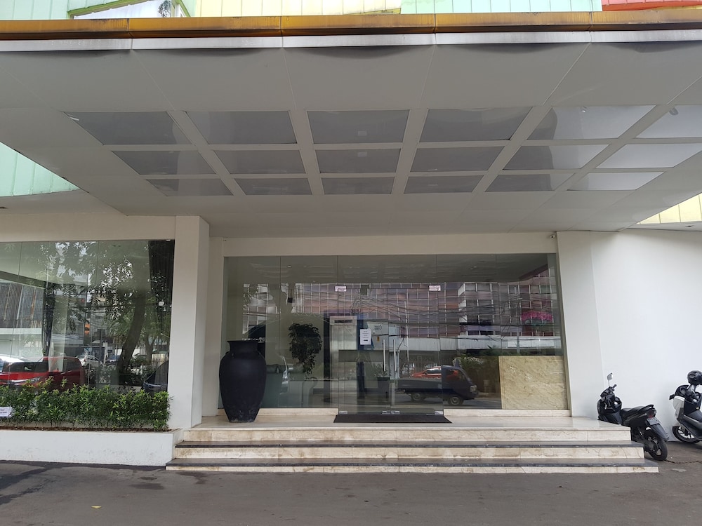 N3 Hotel Zainul Arifin