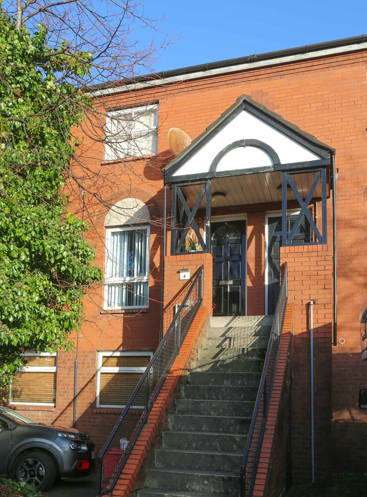 Salisbury Street Apartment