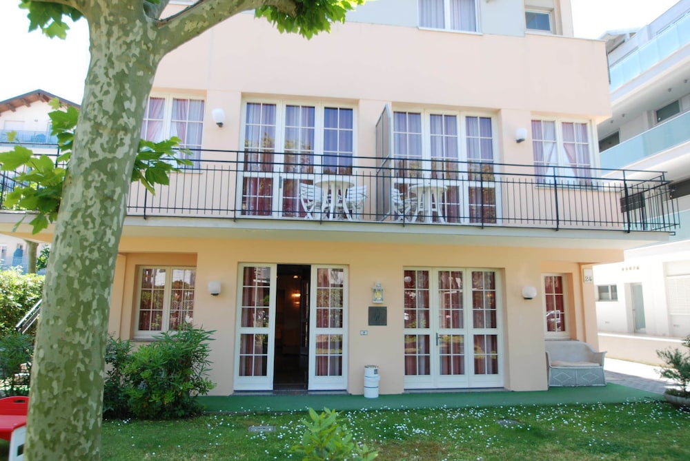 Carillon Hotel