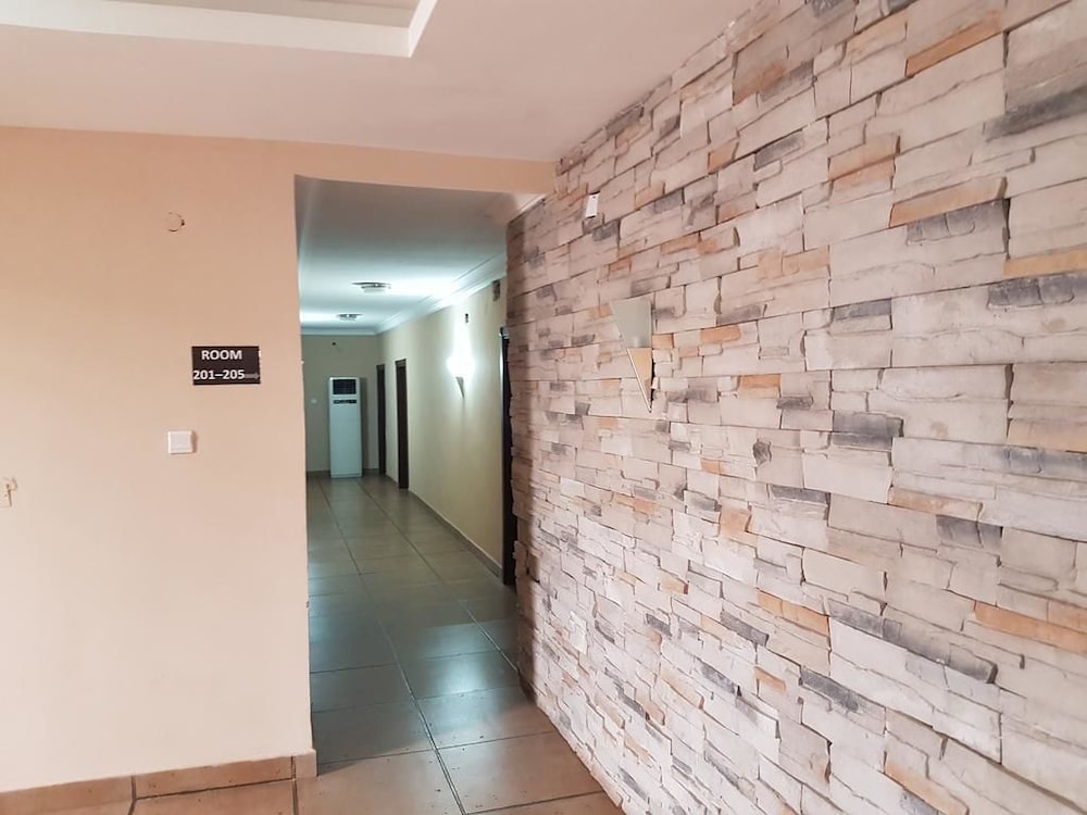 Emzrel Hotel & Suites