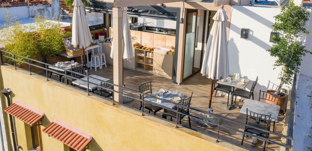 Cressa Corona Luxury Suites Hotel