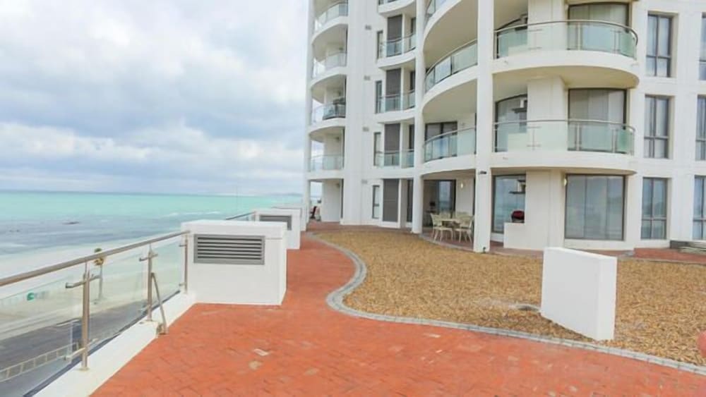 Hibernian Towers 505 Apartments