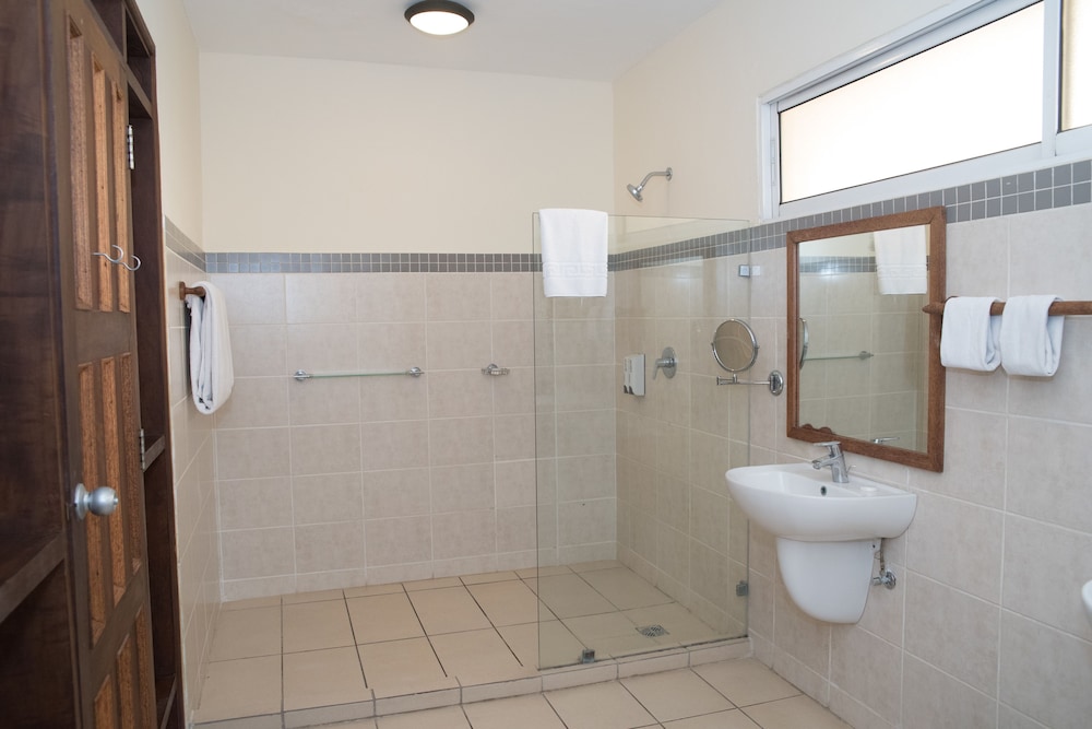 Hotel CityBlue Creekside Hotel & Suites, Kenia, Mombasa. Großes 145