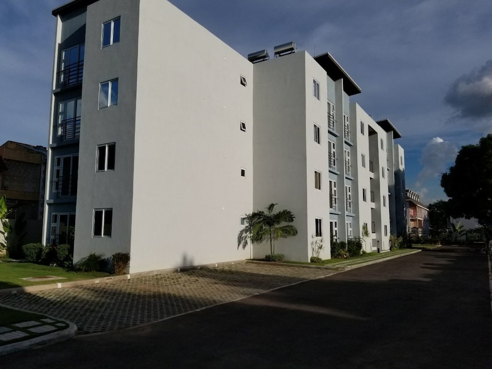 Kingston Luxury Guest Apt at Sullivan