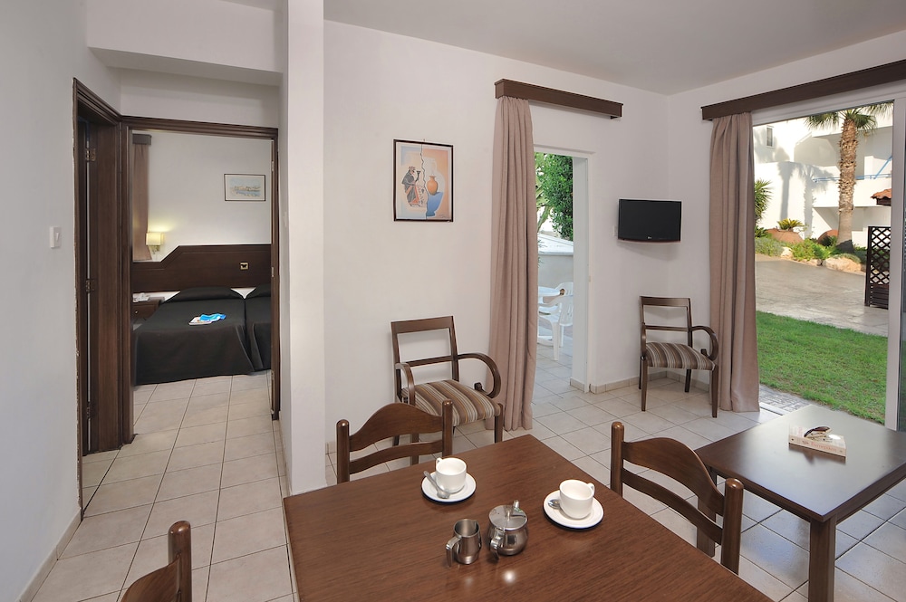 Hotel Petrosana Hotel Apartments, Zypern, Ayia Napa. Großes 98