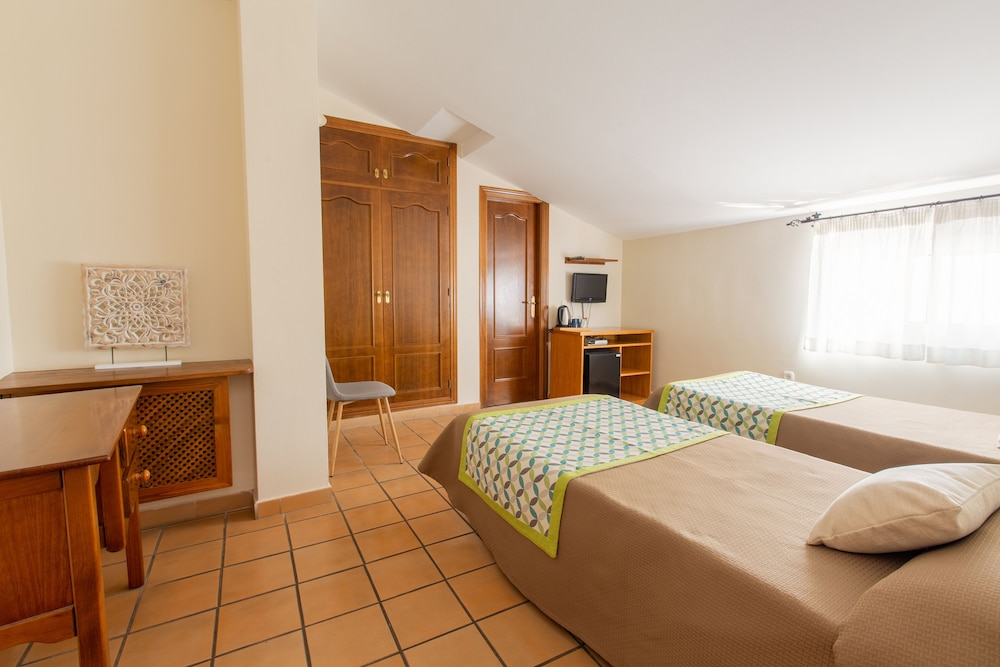 Hostal Apartamentos El Gallo