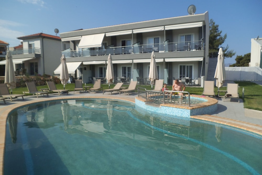 Finikas Garden Beach Resort Nikiti