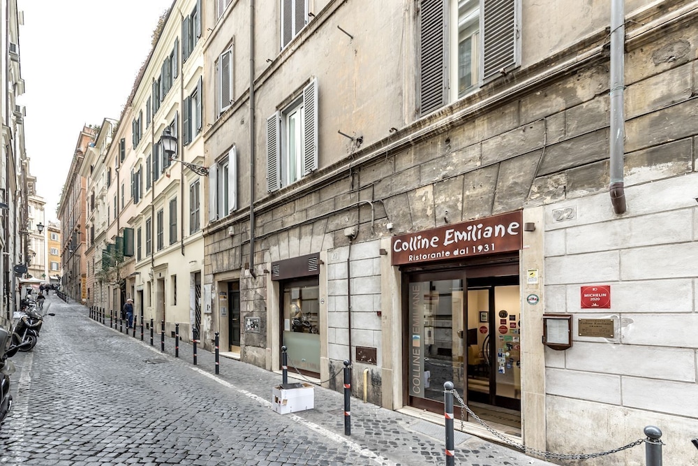 Daphne Luxury Suites