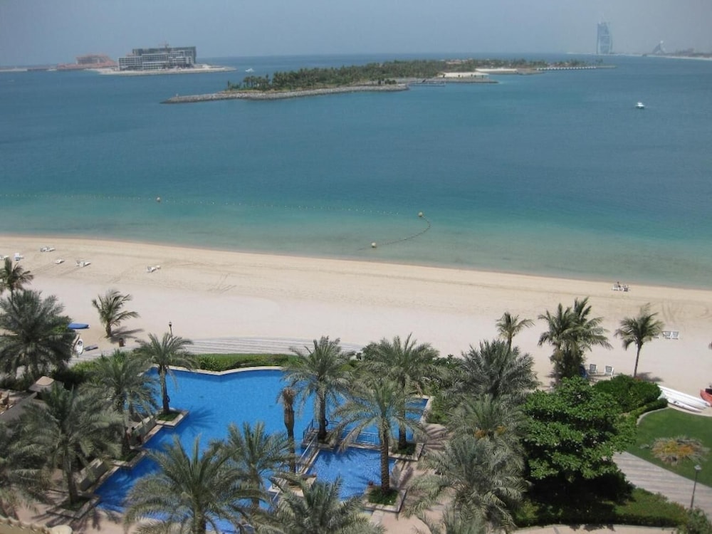 Royal Club Palm Jumeirah by Royal Vacation Homes Rental