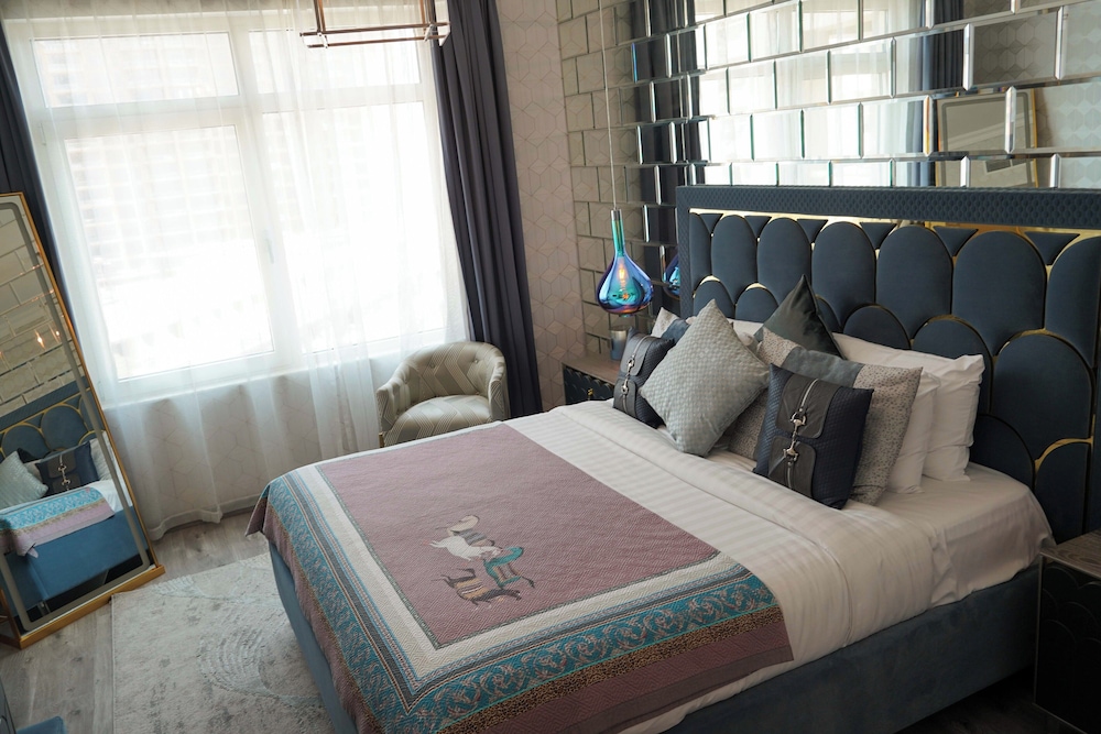 Royal Club Palm Jumeirah by Royal Vacation Homes Rental