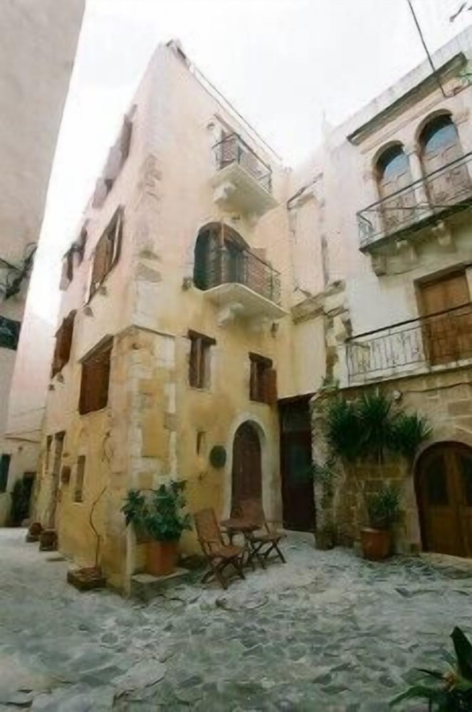 Ifigenia Rooms & Studios