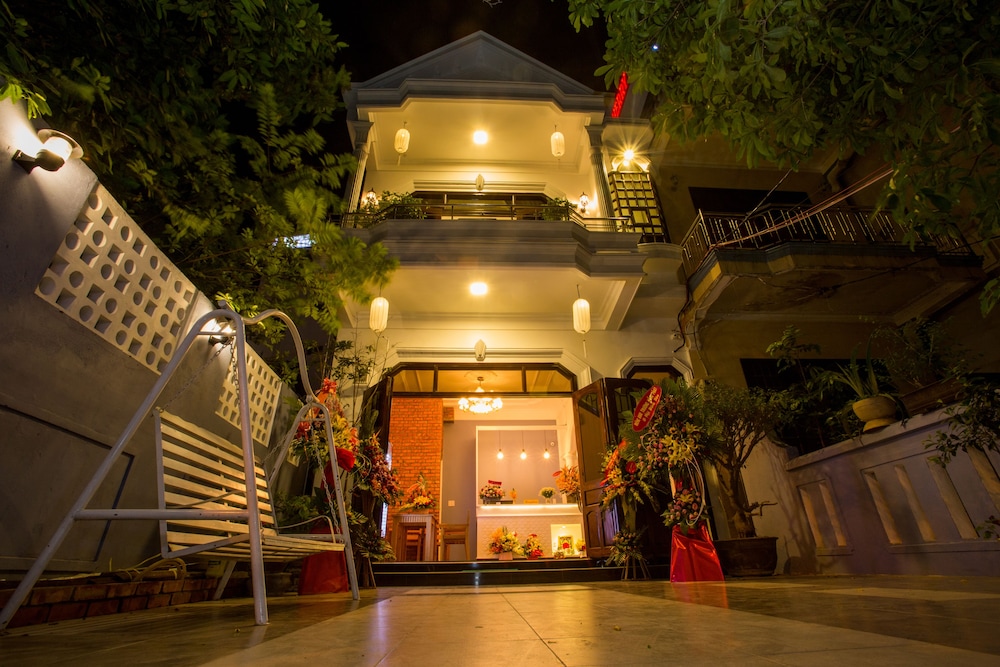 Shark Hotel - Hostel