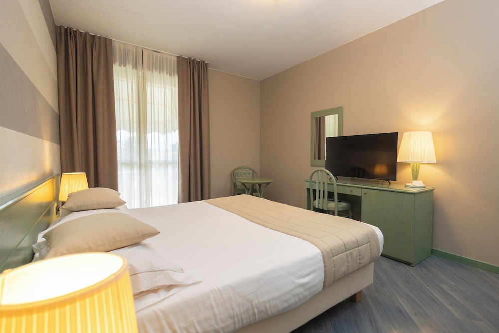 Hotel Hotel Berta, Italien, Desenzano del Garda. Großes 376