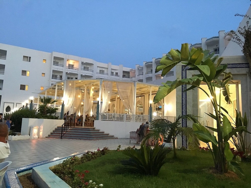 Palmyra Holidays Resort and Spa  (ex Chiraz Club)