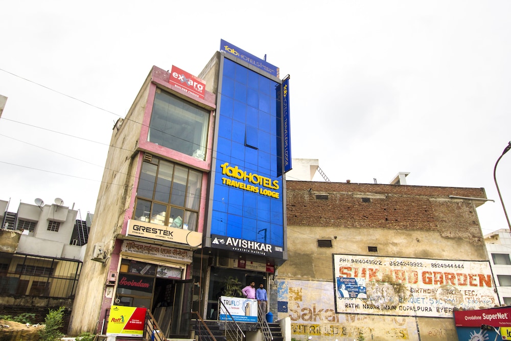 FabExpress Travelers Lodge