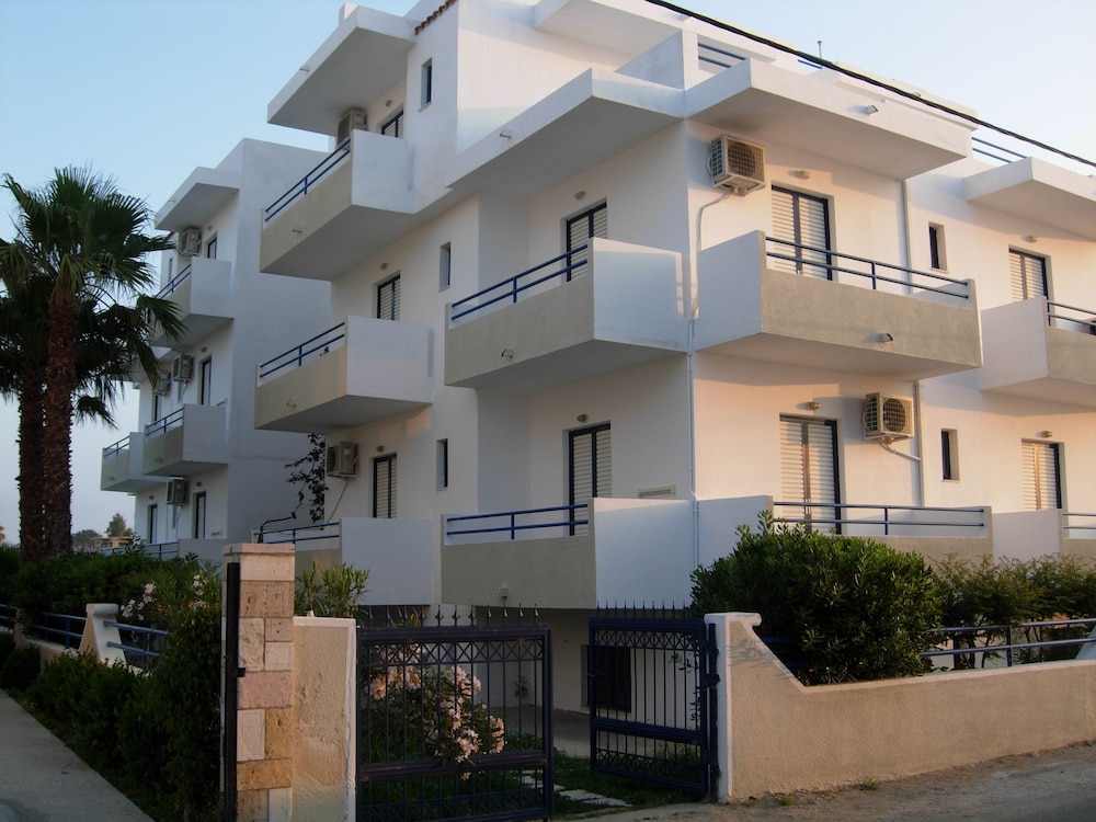 Philippos Studios and Apartments