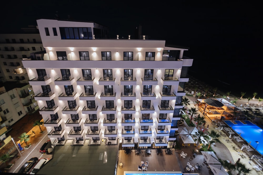 Brilliant Hotel & SPA Golem