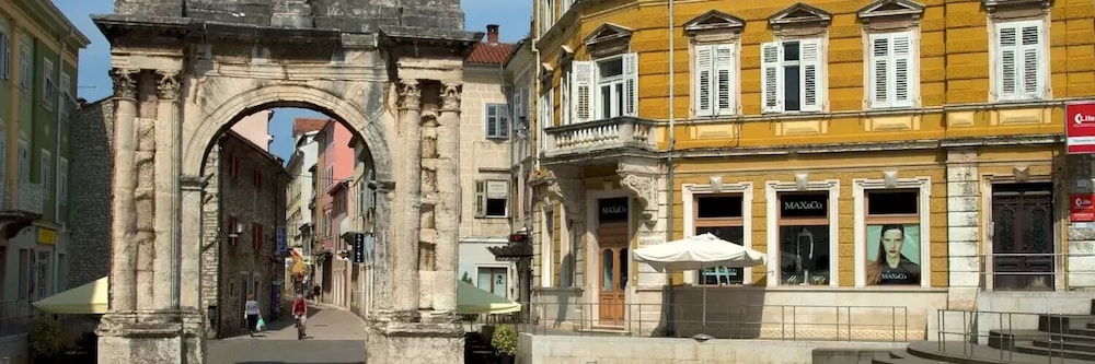 Pula Antic Rooms In Center - Adults Only