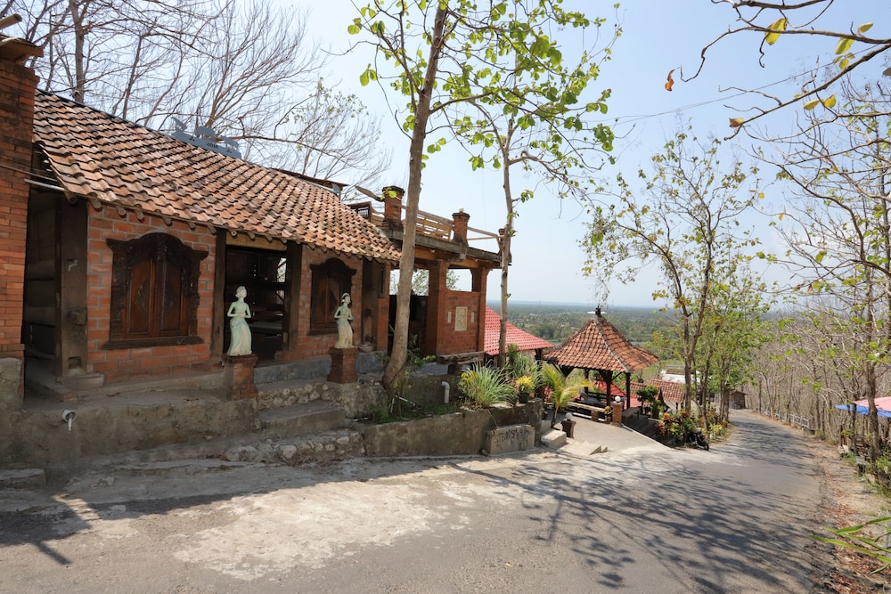 Watu Lumbung Culture Resort