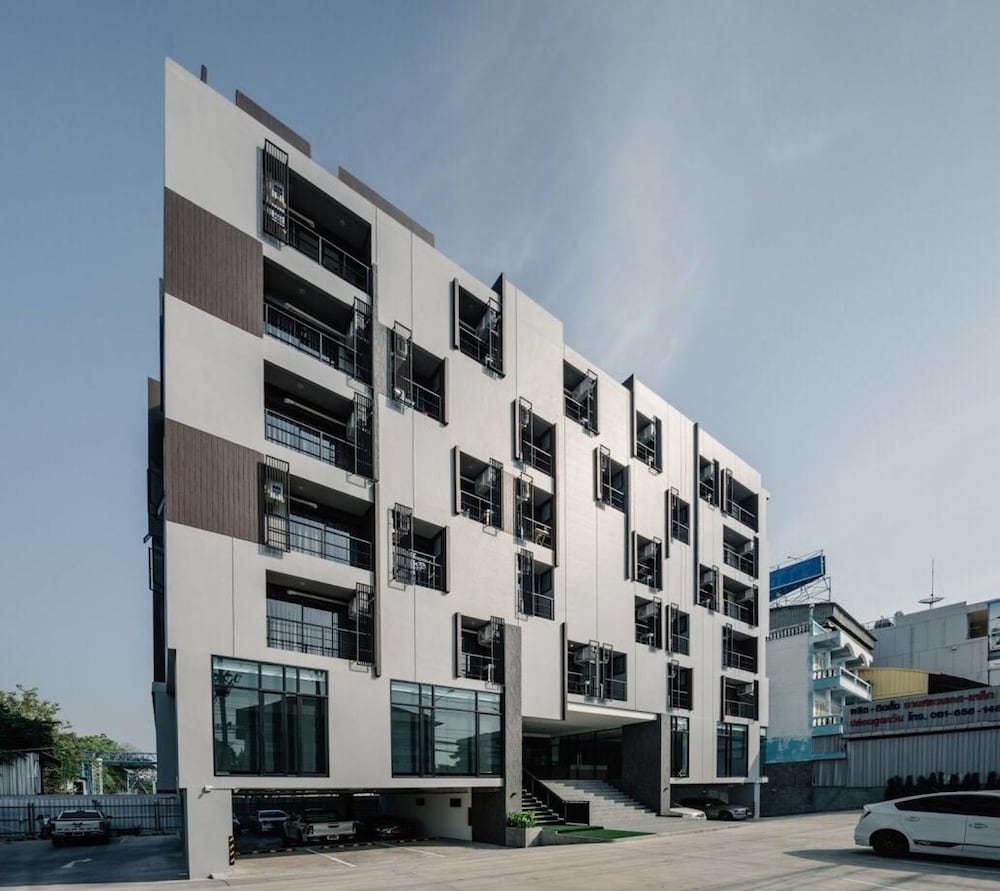 Baan Mae Suvarnabhumi Airport