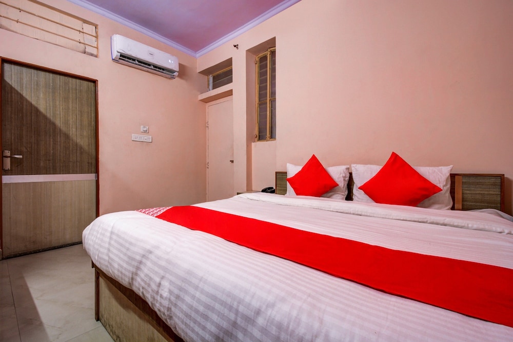 OYO 17250 Hotel Ganesham