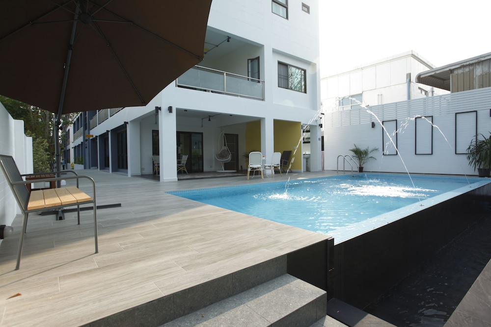 Port Canary Hotel