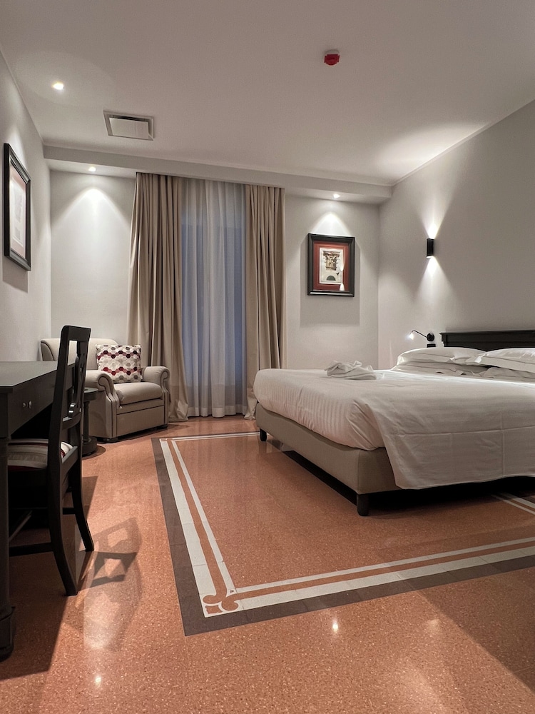 Hotel Mercure Palermo Centro, Italien, Palermo. Großes 885