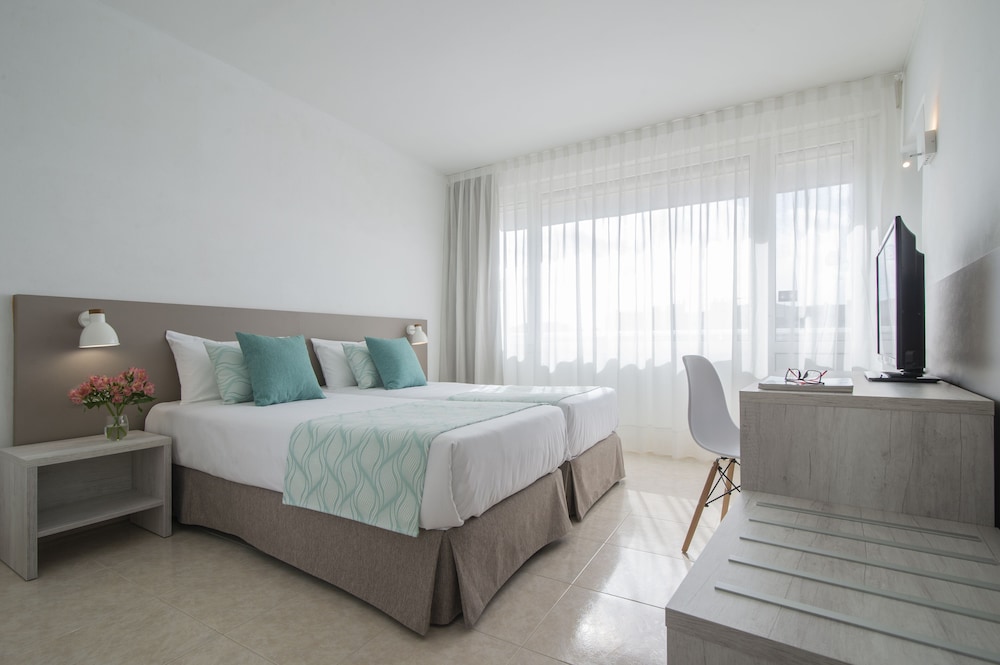 Hotel LLoret Santa Rosa by Pierre Vacances, Spanien, Lloret de Mar. Großes 382
