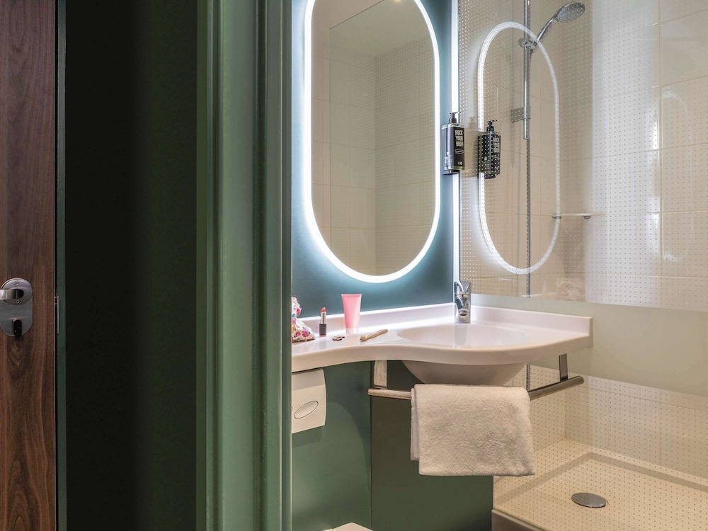 Hotel Ibis Paris Maine Montparnasse 14Eme, Frankreich, Paris. Großes 827