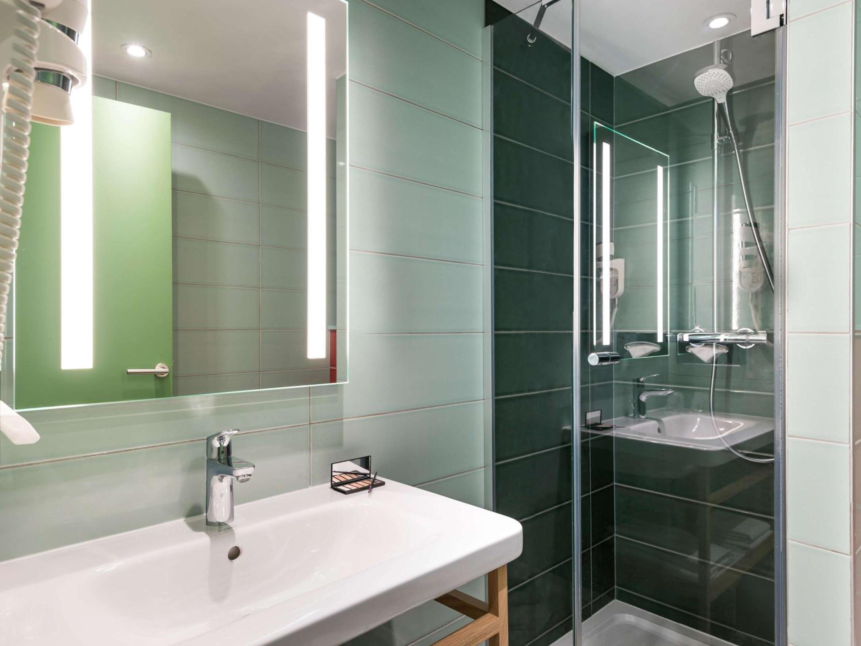 Hotel Ibis Styles Paris Gare Saint Lazare, Frankreich, Paris. Großes 410