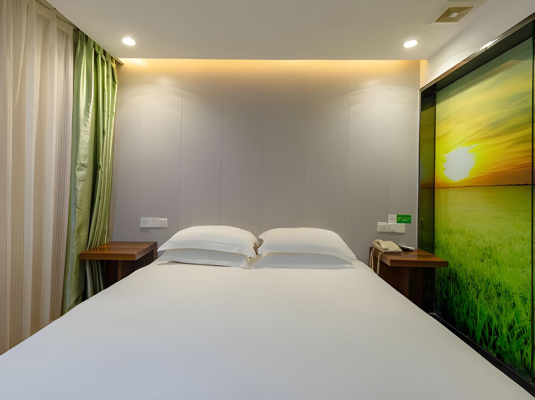 Vatica Shanghai Pudong New District DiShuiLake Hotel