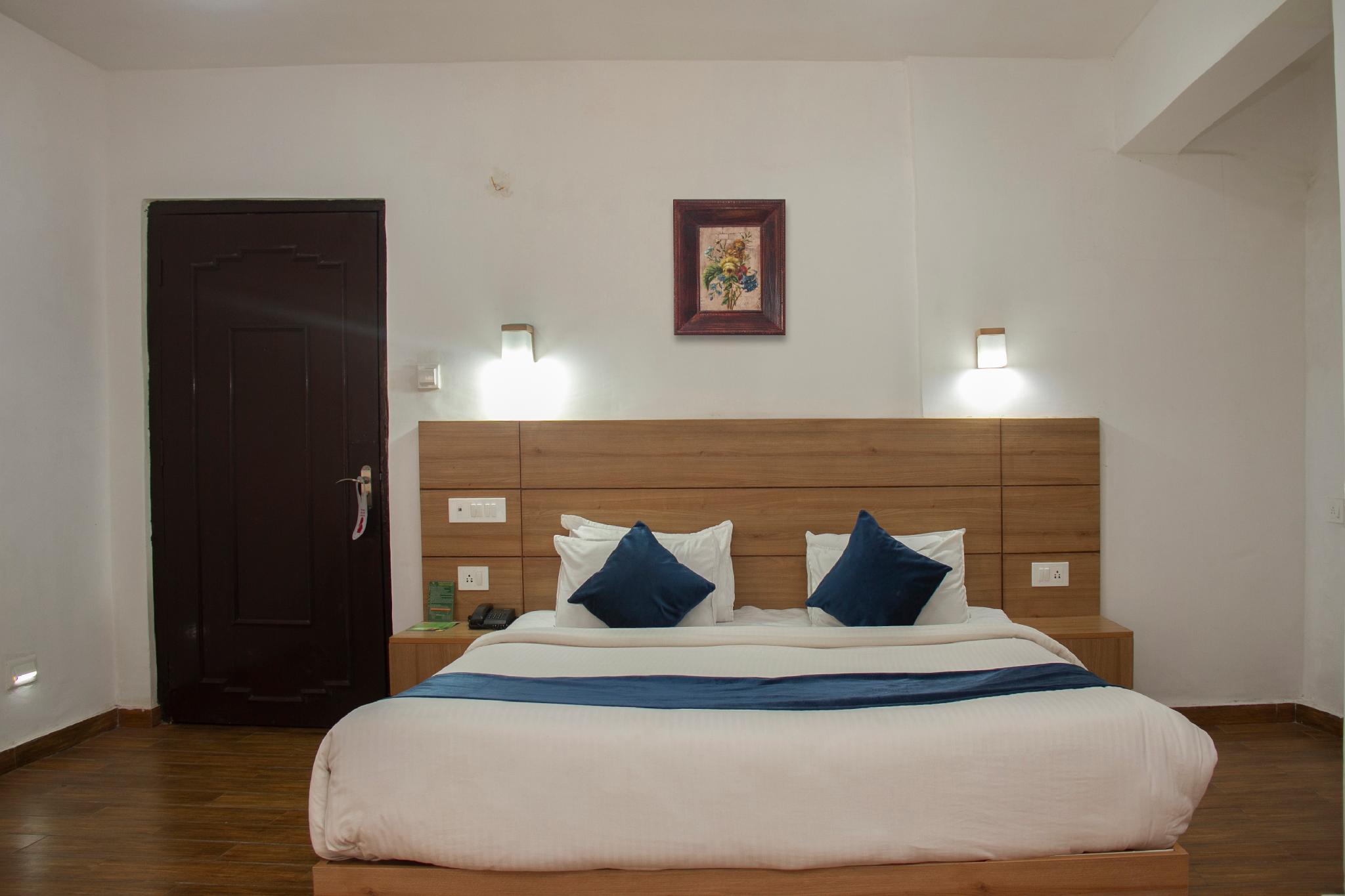 Deluxe - 1 King Bed