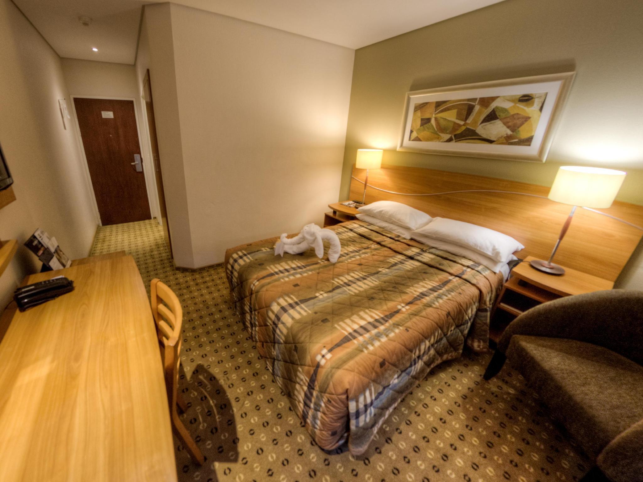 Hotel Road Lodge Sandton (ex Town Lodge Sandton Grayston Drive), Südafrika, Johannesburg. Großes 333