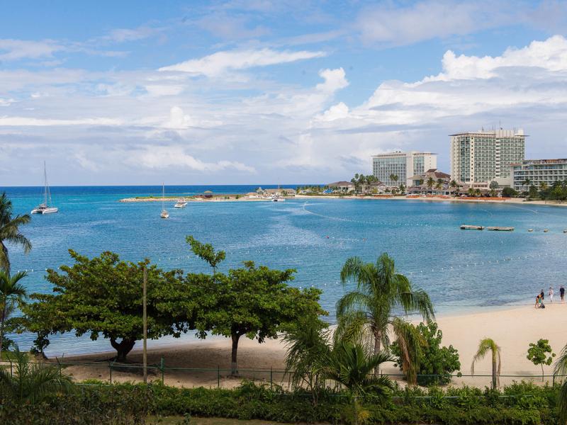 Online giftcard for hotel Beach Club 1 Bedroom Apartment