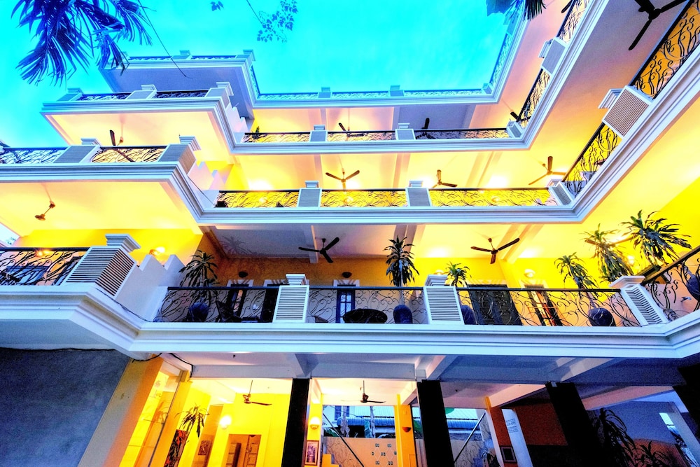 Golden Banana Residence