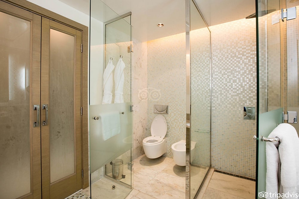 Hotel MILLENNIUM AL RAWDAH HOTEL (EX. MILLENNIUM CAPITAL GATE ABU DHABI), Vereinigte Arabische Emirate, Abu Dhabi. Großes 75