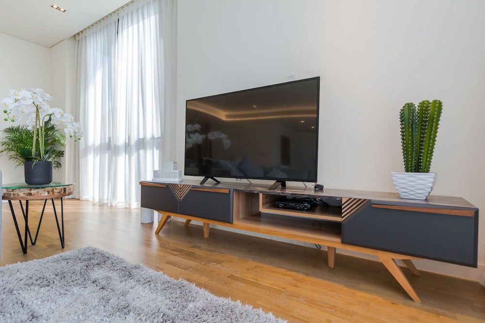 City Walk 6 By Fam Living