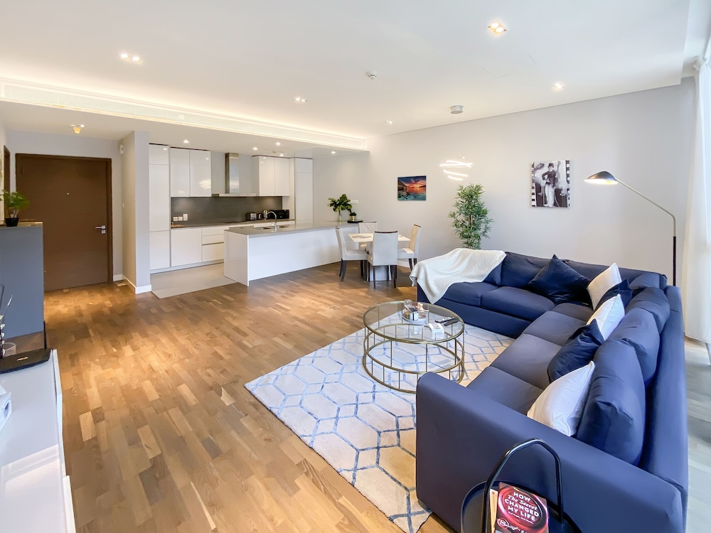 City Walk 6 By Fam Living