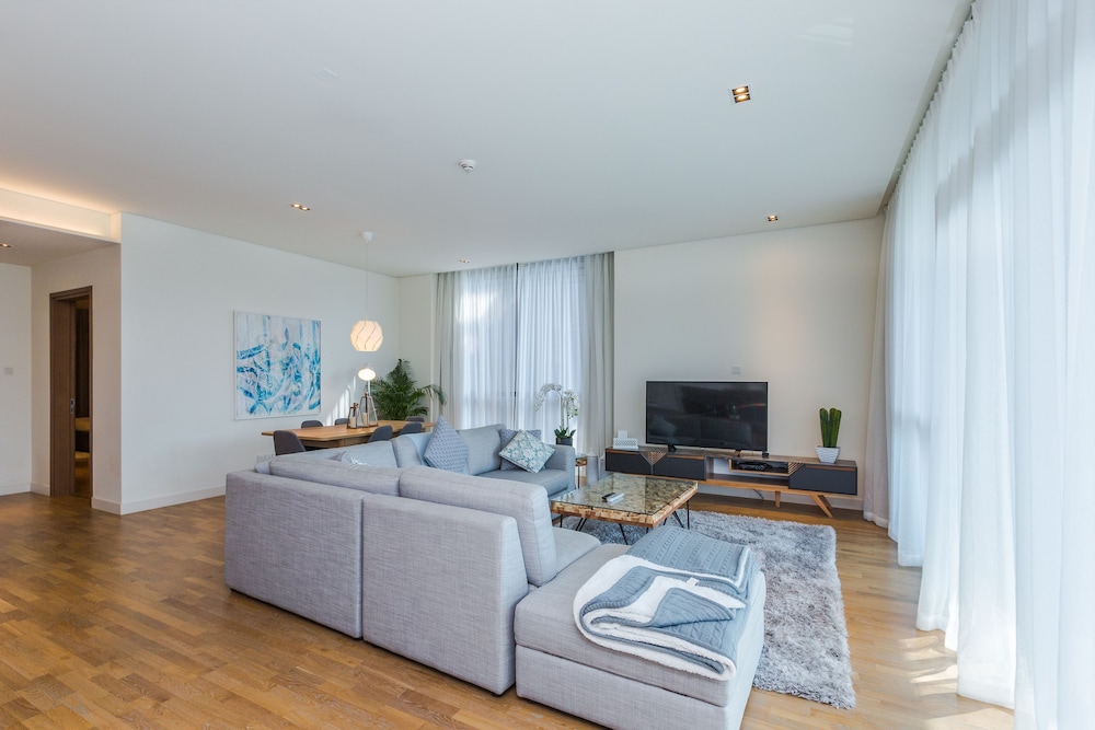 City Walk 6 By Fam Living