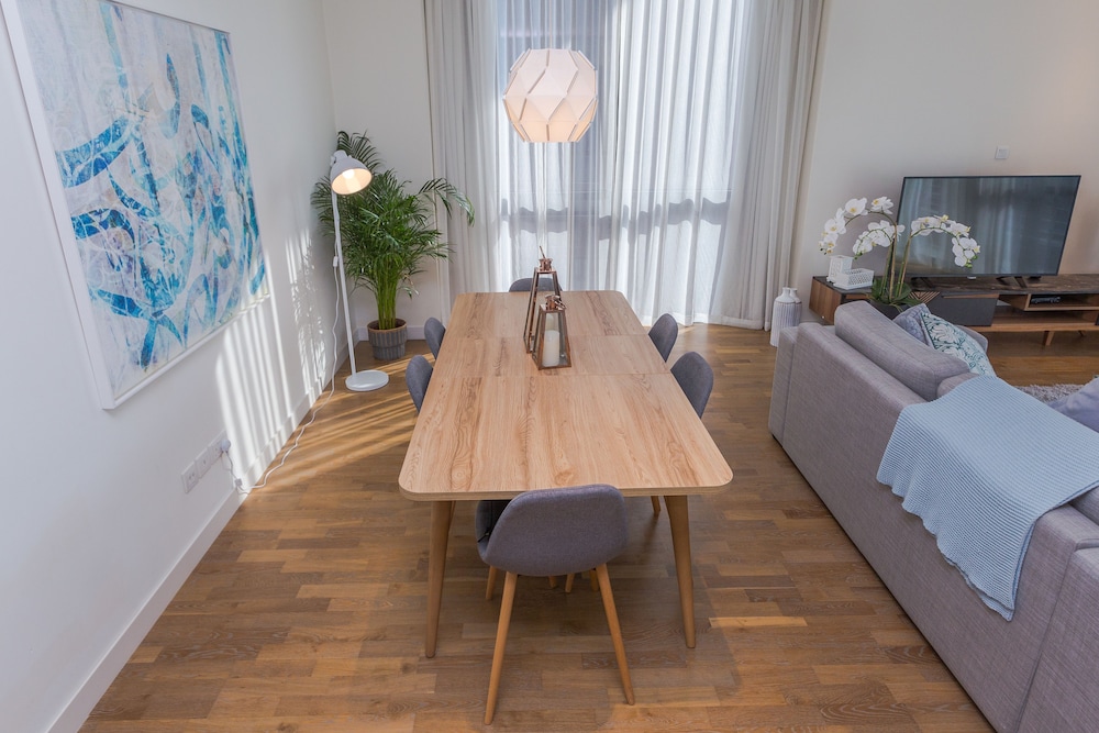 City Walk 6 By Fam Living