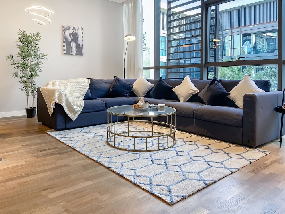 City Walk 6 By Fam Living